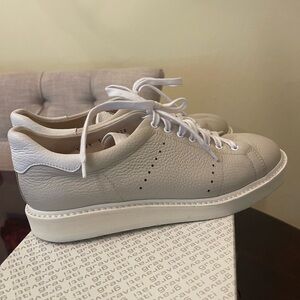 Women’s Gravati fashion sneakers in US size 8